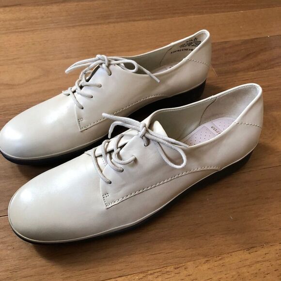 Easy Spirit Free Easy Lace Up Shoes size 9.5 - Picture 1 of 5